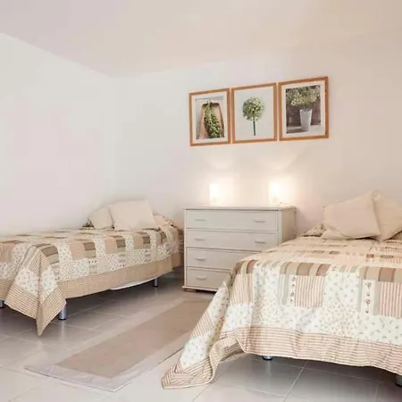 Sleeps 8 Pool Air Con T607951 *