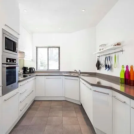 Sleeps 8 Pool Air Con T607951 Βίλα